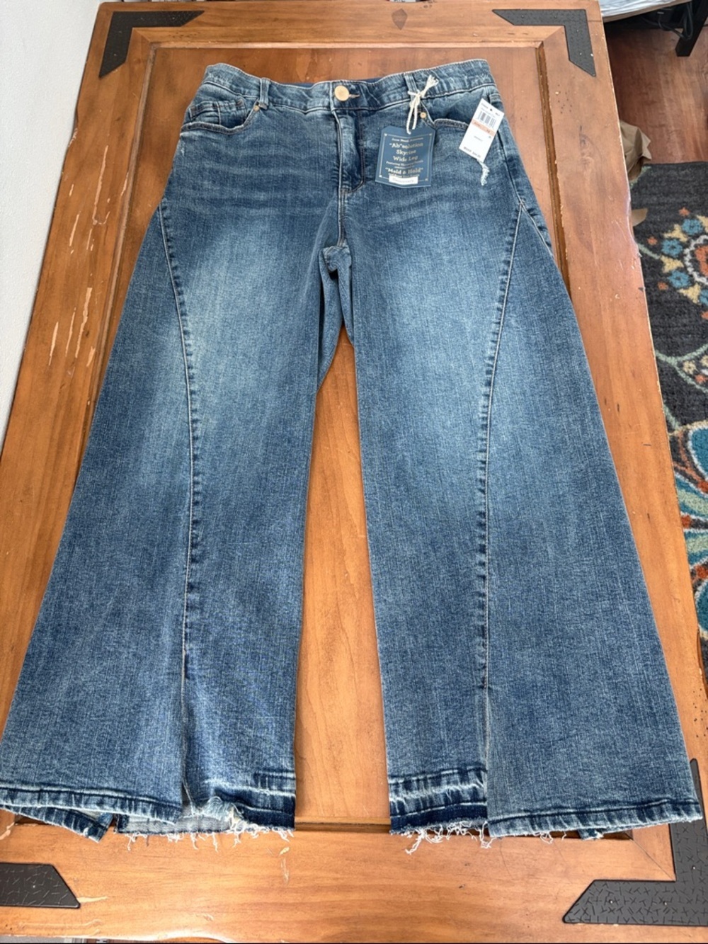 Democracy NWT AbSolution Skirise Wide Leg Distressed Blue Jeans Size 12